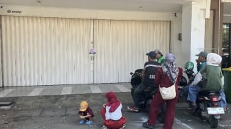 Jual Data Demi Uang: Warga Bekasi Antre Pindai Retina di Worldcoin