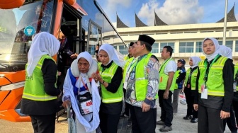 Seorang Lansia Calon Haji Padang Dilarikan ke RS di Madinah, Sesak Napas di Pesawat!