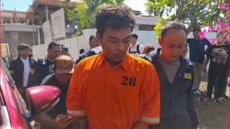 Gara-gara Mokondo, Driver Taksi Online di Bali Habisi Kekasihnya di Mobil Terios