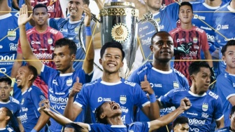 Fakta Menarik Persib Bandung Juara Liga 1: Back to Back, Kompetisi Penuh, dan Trofi di GBLA