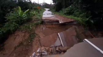 Jalan Terbelah, Harapan Warga Berau Bertumpu pada Jembatan Sementara