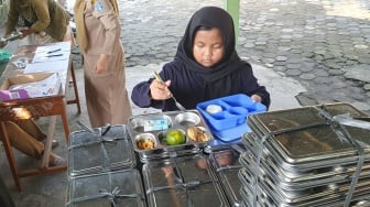 Koperasi Merah Putih dan MBG Disorot, Pengamat Khawatir Makin Membebani Anggaran
