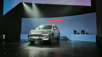 Lebih Murah dari M6 dan Cloud EV, Harga Mobil Listrik Polytron Mulai Berapa?