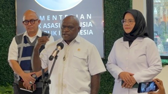 Natalius Pigai Dukung Kebijakan Siswa Nakal Masuk Barak: Kalau Sukses Bisa Diterapkan Nasional