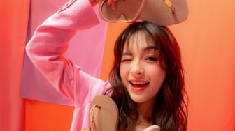 Langkah Penuh Warna: Elsa Japasal Tunjukkan Cara Seru Ekspresikan Diri Lewat Sandal