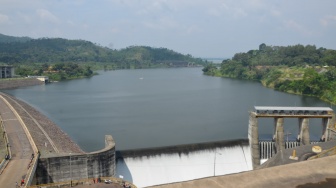 PLN IP Gandeng Mitra International untuk Biayai Proyek Transisi Energi, PLTS Terapung Saguling