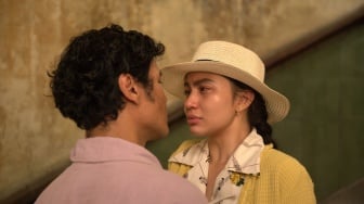 Lagi Tayang di Bioskop, Perang Kota Sajikan Cinta Segitiga Berlatar Peperangan di Jakarta
