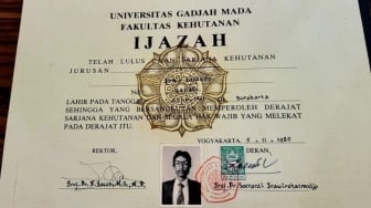 Pakai Software Canggih, Rismon Sianipar Yakin Ijazah Jokowi Palsu saat Temukan Keanehan Ini
