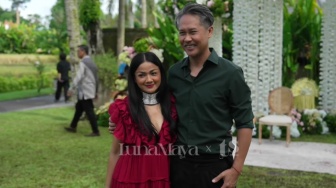 Nirina Zubir Hadir di Siraman Luna Maya, Ungkap Kisah Persahabatan Sejak Film Pertama