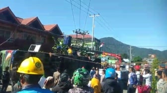 BREAKING NEWS: Bus ALS Angkut 25 Penumpang Terbalik di Padang Panjang, Korban Terhimpit hingga Tewas