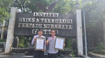 Dosen Institut STTS Bikin Jutaan Cerita Humor Pakai AI Cuma dalam 3 Bulan