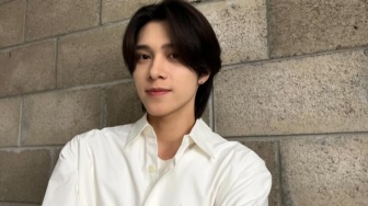 Keren dan Timeless! Intip 4 Daily Outfit Hendery WayV yang Gampang Disontek