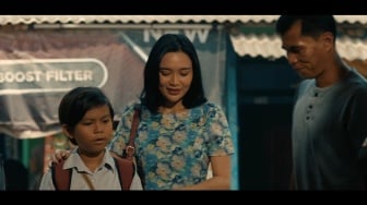 Wika Salim Tampil sebagai Tata, Janda Tangguh yang Hidupi Keluarga Lewat Musik di Mendadak Dangdut