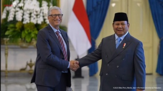 Sambil Tenteng Dokumen, Bill Gates Semringah Bertemu Prabowo di Istana Merdeka