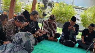 Arogansi Kekuasaan? Dokter di Jogja Ramai-Ramai Doa Bersama Protes Mutasi Mendadak oleh Kemenkes