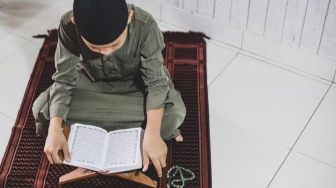 4 Cara Sederhana Mengamalkan Surat Al Ikhlas untuk Kekayaan: Buktikan Sendiri!