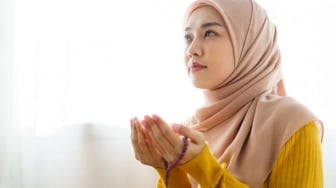 Doa dan Amalan Bayar Hutang Mendesak Agar Segera Lunas, Rezeki Mengalir Deras!