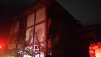 Kebakaran Gedung FKM Unand Padang: 3 Lantai Ludes, Terbanyak Ruang Kelas dan Kerugian Capai Rp 4 M!