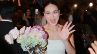 6 Pesona Luna Maya di Malam Resepsi Pernikahan, Elegan dengan Gaun Backless