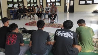 Gerebek Tengah Malam di Klaten, Polisi Amankan Remaja Asyik Main Kartu