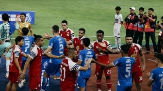 Bandung Membiru: Bobotoh Gelar Konvoi Perayaan Persib Juara Malam Ini