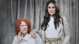 Agama Ibunda Luna Maya, Perempuan Austria yang Fasih Mengucapkan Hamdalah