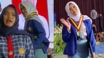 Viral Wisuda SMA Simpel Tanpa Kebaya dan Jas Tuai Sorotan
