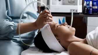Facial Konvensional Bikin Trauma? Mengenal Painless Facial dengan Diamond Glow yang Minim Risiko