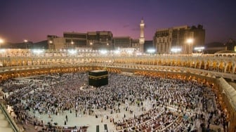 Sama-Sama Tanpa Antri Lama, Ini Perbedaan Haji Plus dan Furoda yang Wajib Kamu Tahu