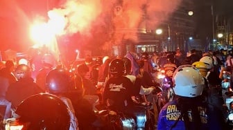 'Juara..Juara' Teriakan Bobotoh Saat Padati Jalanan Kota Bandung