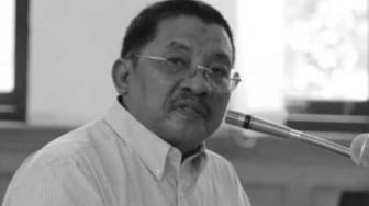 Bupati Pelalawan Pertama Tengku Azmun Jaafar Meninggal Dunia