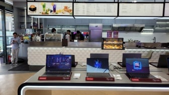 Lenovo Buka Toko Unik di Bintaro: Nongkrong Ngopi Sambil Jajal Laptop AI