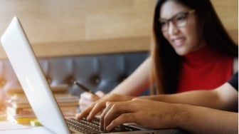 Mau Saldo DANA Gratis Tiap Hari? 10 Website Legal Ini Bisa Jadi Solusi Tambahan Cuan!