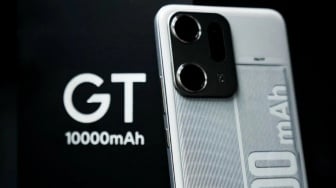 Begini Video Unboxing HP Realme GT 10000 mAh, Dukung Fast Charging 320 W