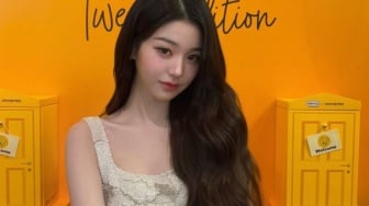 4 Padu Padan OOTD Feminin ala Wonyoung IVE, Dari Elegan ke Preppy Style!