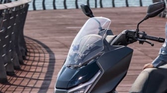 Galau Pilih PCX atau ADV? Honda Punya Skutik Premium dengan DNA Keduanya