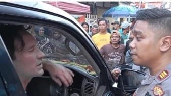 Viral WNA Mabuk Serempet Mobil di Bandar Lampung, Dikejar Warga hingga Ditangkap Polisi