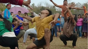 Fakta dan Sinopsis Para Perasuk, Film Bergenre Drama Supranatural