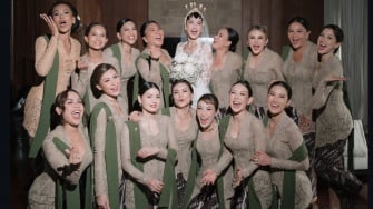 Kisah Kocak di Balik Perjalanan Bridesmaid dan Groomsmen ke Lokasi Pernikahan Luna Maya