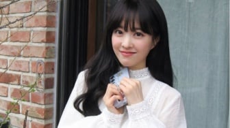 Curi Gaya Outfit Awet Muda ala Park Bo Young Lewat 4 Look Stylish Ini!