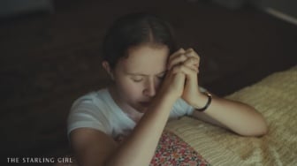 Review The Starling Girl: Konflik Tentang Iman, Cinta dan Pencarian Jati Diri