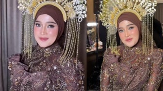 Heboh Ririe Fairus 'Menikah', Gunakan Baju Adat Palembang