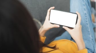 5 Aplikasi Penghasil Saldo DANA Hanya Menonton Video, Cuan Sambil Rebahan!