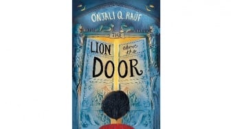 Review Novel The Lion Above the Door: Kisah Anak Mengungkap Sejarah yang Terlupakan