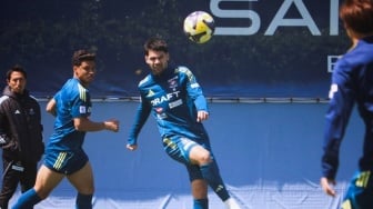 Minim Menit Bermain di Yokohoma Marinos, Sandy Walsh Dicoret Kluivert?