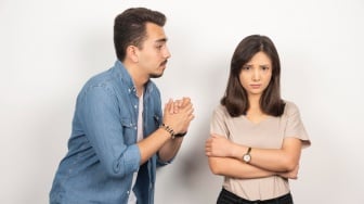 10 Tanda Kamu Jadi Korban Backburner Pacar, Apakah Sama dengan Selingkuh?