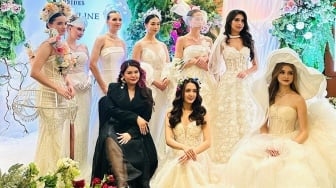 Lewat Blooming in Love, Desainer Dita Celine Sebut Tren Floral Tetap Mendominasi Gaun Pengantin 2025