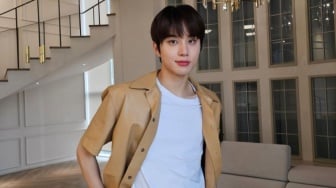4 Padu Padan Chic ala Jungwoo NCT 127 yang Cocok untuk Daily OOTD Kamu!