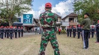 Program Pembinaan Siswa "Nakal" ala Dedi Mulyadi: Haruskah Cara Militer?