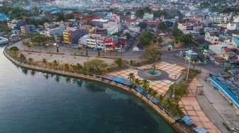 Pantai Kamali, Wisata Ikonik dengan Patung Kepala Naga di Bau-Bau